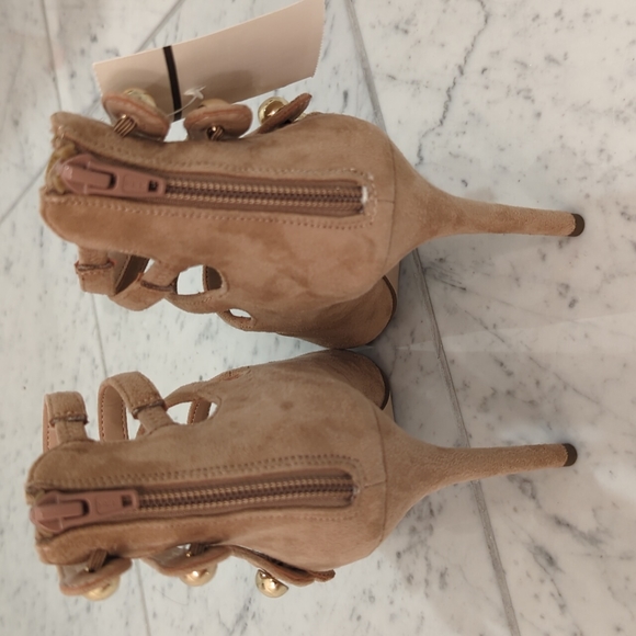 BCBGeneration Tan Stiletto heels - Picture 9 of 9